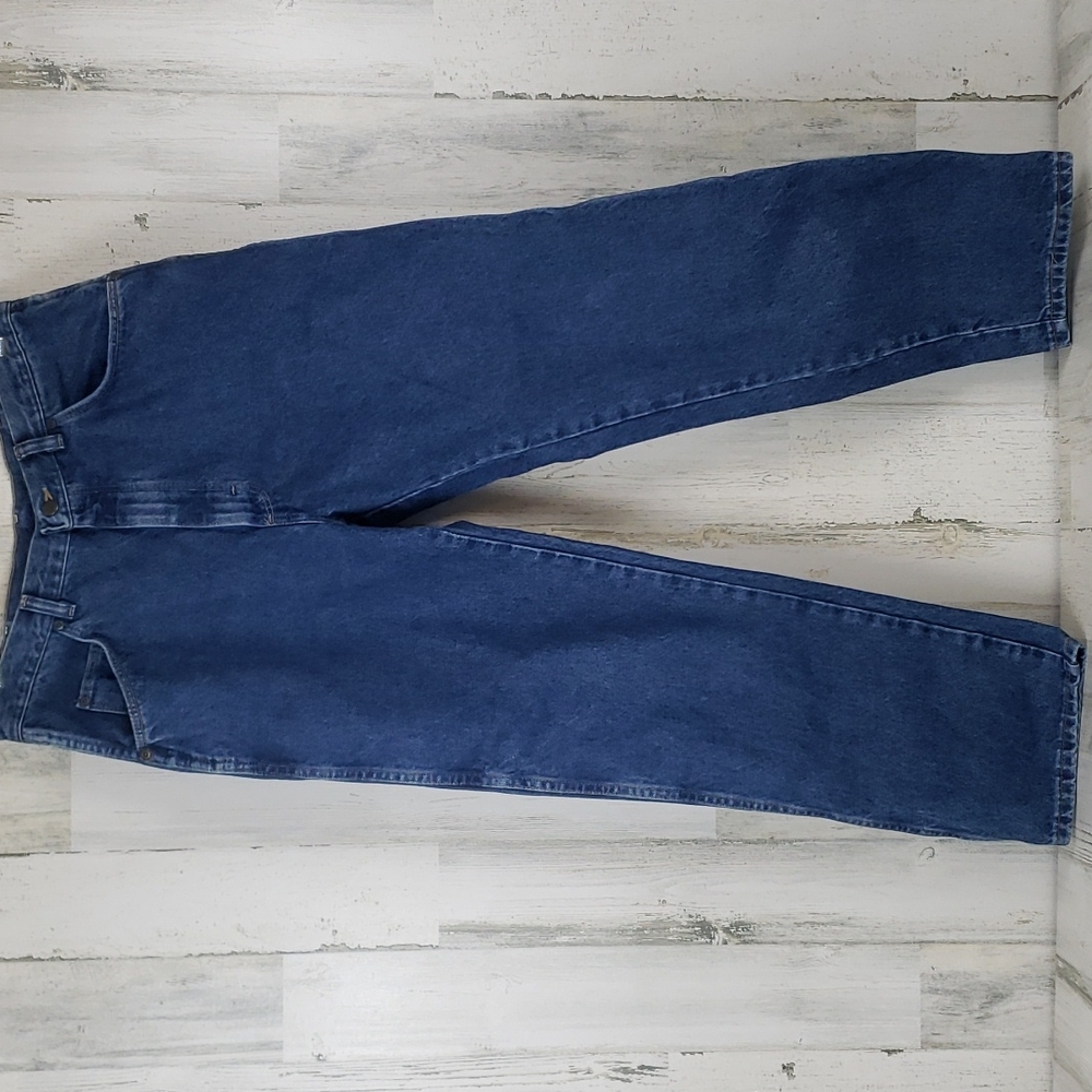 Wrangler medium wash denim blue jeans Size 33 x 29